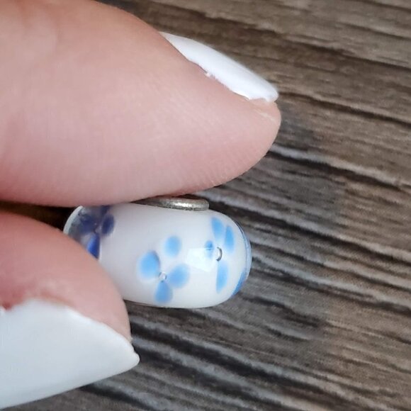 Floral Charm - Picture 3 of 4